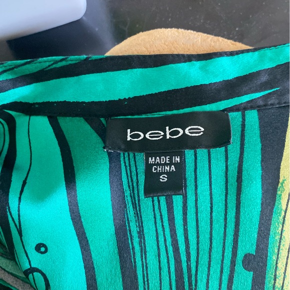 Bebe green silk dress with tie and front pleats - Picture 8 of 13